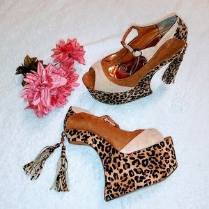 Animal Print Curved Wedge